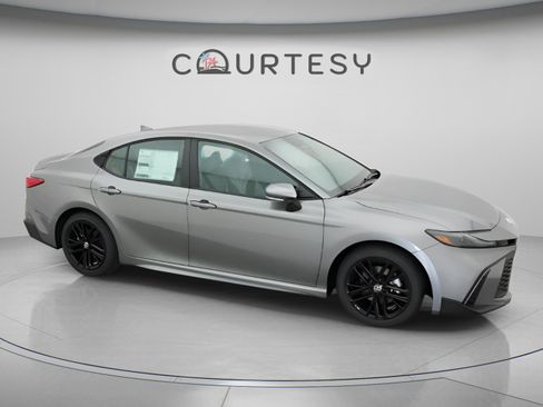 Used 2026 Toyota Camry SE FWD image 24