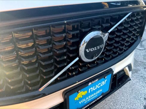 Used 2024 Volvo XC60 T8 Ultimate w/ Protection Package Premier image 31