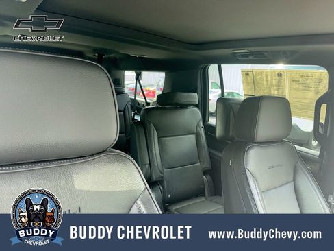 Used 2023 GMC Yukon XL Denali AWD/4WD image 34