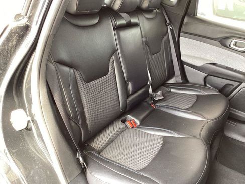 Used 2024 Jeep Compass Latitude AWD/4WD image 18
