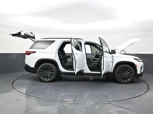 Used 2024 Chevrolet Traverse RS FWD image 29