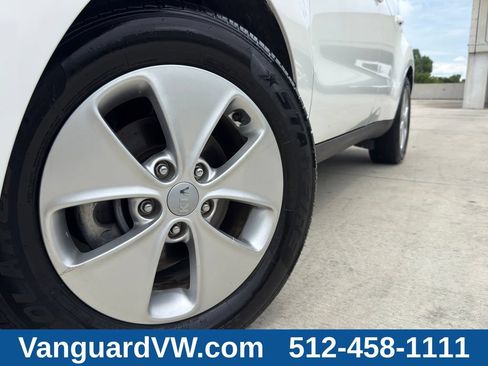 Used 2016 Kia Soul FWD image 2