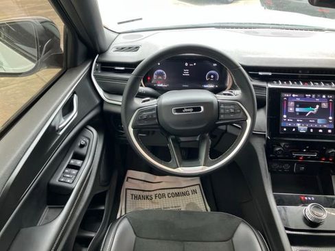 Used 2025 Jeep Grand Cherokee L Laredo RWD image 22