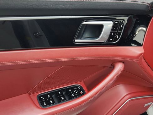 Used 2018 Porsche Panamera 4S image 22