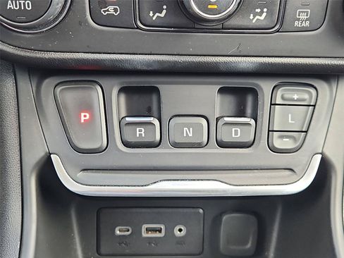 Used 2019 GMC Terrain SLE w/ Driver Convenience Package FWD image 15