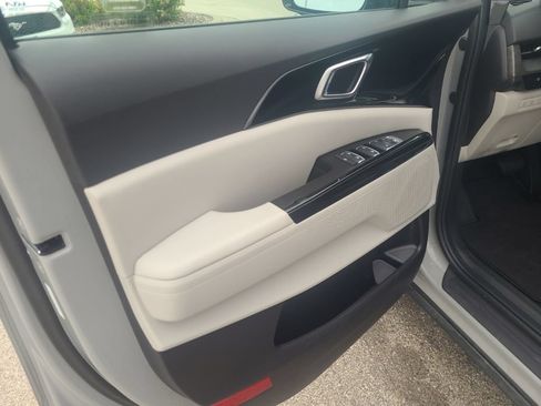 Certified 2024 Kia Carnival EX FWD image 12