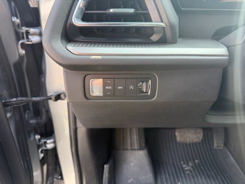 Used 2026 Chevrolet Traverse LT w/ Sun and Wheel Package AWD/4WD image 19