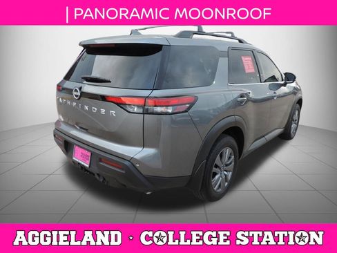 Used 2025 Nissan Pathfinder SV w/ SV Premium Package image 4