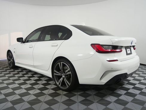 Used 2022 BMW 330e w/ M Sport Package RWD image 5