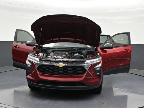 Used 2024 Chevrolet Trax LS FWD image 37
