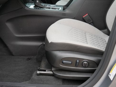 Used 2024 Chevrolet Equinox LT w/ Driver Convenience Package AWD/4WD image 13