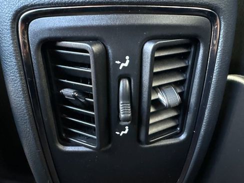 Used 2018 Jeep Grand Cherokee Laredo image 16