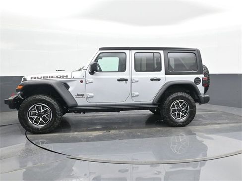 Used 2024 Jeep Wrangler Unlimited Rubicon w/ Capability Package image 9