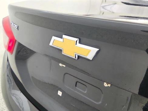 Used 2017 Chevrolet Cruze LT w/ Convenience Package FWD image 33