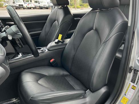 Used 2022 Toyota Camry XSE image 38