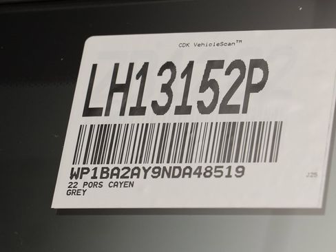 Used 2022 Porsche Cayenne Platinum Edition image 29