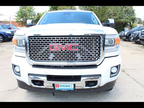 Used 2015 GMC Sierra 3500 Denali image 3