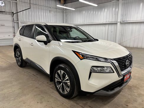 Used 2023 Nissan Rogue SV FWD image 1