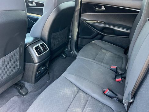 Used 2017 Kia Sorento AWD image 12