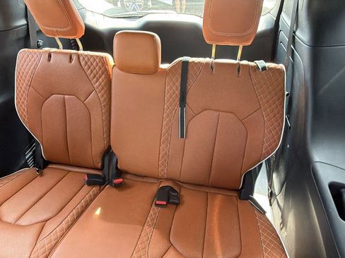 Used 2025 Chrysler Pacifica Pinnacle FWD image 24