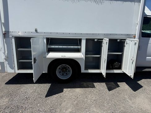Used 2005 Ford E-350 and Econoline 350 Super Duty RWD image 22
