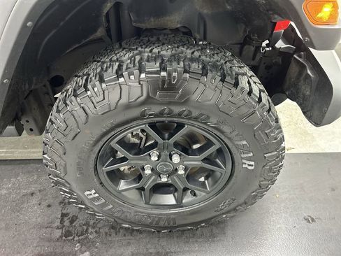 Certified 2024 Jeep Wrangler Willys image 8