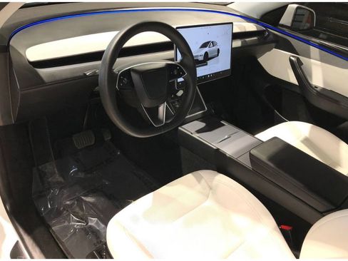 Used 2026 Tesla Model Y Long Range image 18