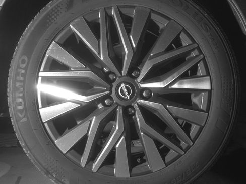 Used 2025 Nissan Altima 2.5 SV FWD image 15
