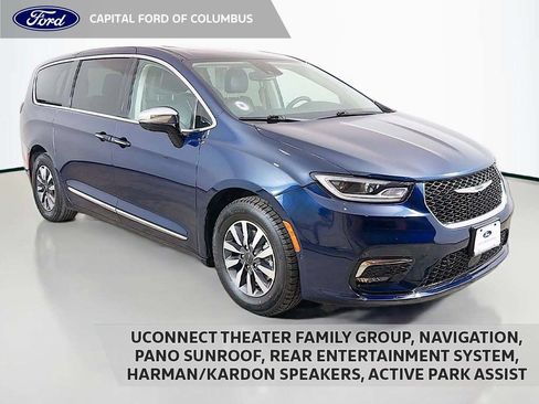 Used 2023 Chrysler Pacifica Limited w/ Uconnect Theater Family Group FWD image 1
