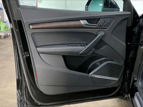 Used 2025 Audi Q5 e Premium Plus w/ Premium Plus Package image 25
