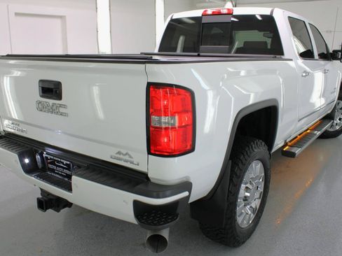 Used 2016 GMC Sierra 2500 Denali w/ Duramax Plus Package AWD/4WD image 32
