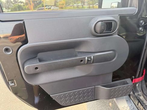 Used 2010 Jeep Wrangler Unlimited Sahara w/ Dual Top Group AWD/4WD image 14