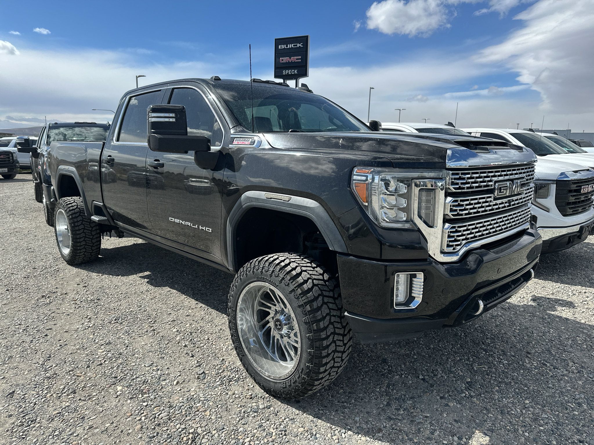 Used 2022 GMC Sierra 2500 Denali w/ Denali Ultimate Package AWD/4WD image 2