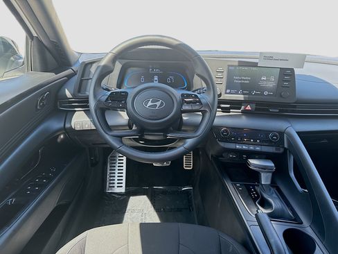 Certified 2025 Hyundai Elantra Sport image 18