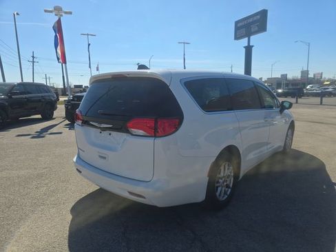 Used 2024 Chrysler Voyager LX image 5