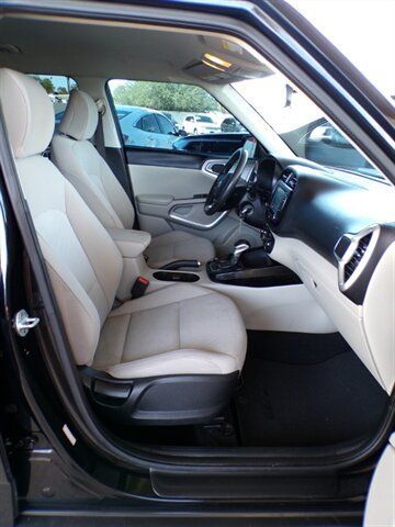 Used 2020 Kia Soul LX FWD image 27