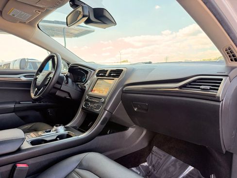 Used 2018 Ford Fusion SE w/ Equipment Group 602A FWD image 24