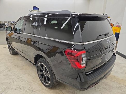 Used 2024 Ford Expedition Limited image 5