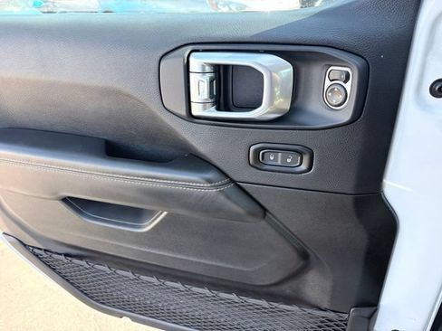 Used 2025 Jeep Wrangler Unlimited Sahara AWD/4WD image 12