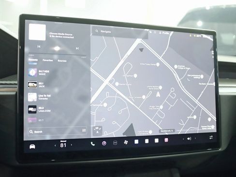 Used 2022 Tesla Model X Plaid image 12