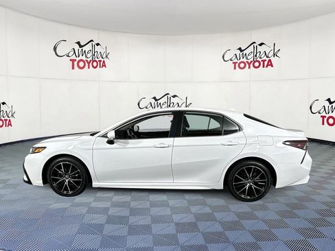 Used 2024 Toyota Camry SE image 5