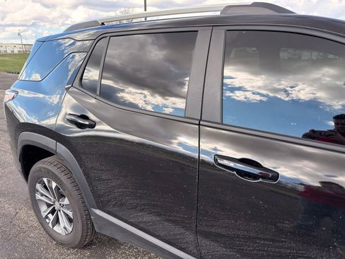 Used 2025 Chevrolet Equinox LT w/ Convenience Package II image 3