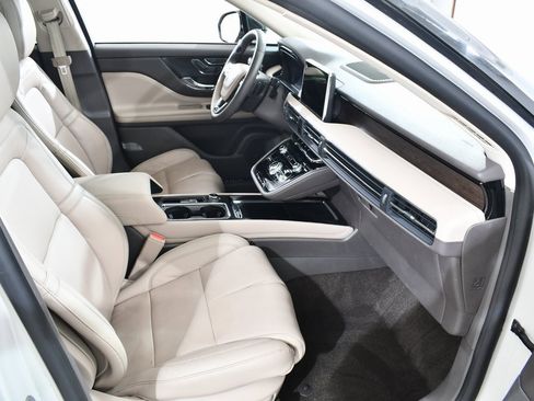 Used 2022 Lincoln Corsair Grand Touring w/ Elements Technology Bundle image 10