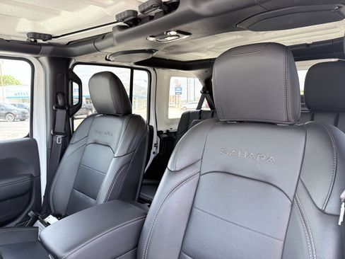 Used 2023 Jeep Wrangler Unlimited Sahara w/ Cold Weather Group AWD/4WD image 6