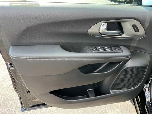 New 2026 Chrysler Pacifica Select image 19