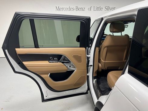 Used 2024 Land Rover Range Rover Long Wheelbase SE image 22