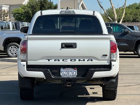 Used 2021 Toyota Tacoma TRD Sport w/ Technology Package AWD/4WD image 6
