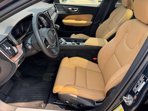 Used 2025 Volvo V60 B5 Cross Country Ultra AWD/4WD image 8