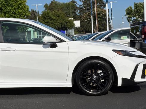 Used 2025 Toyota Camry SE FWD image 36