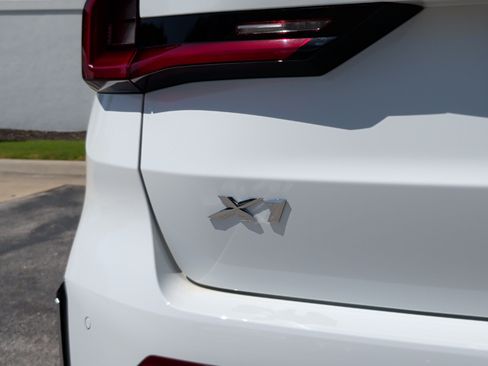 New 2026 BMW X1 xDrive28i w/ Convenience Package AWD/4WD image 12